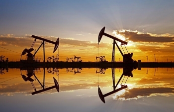Giá xăng dầu hôm nay 29/7 quay đầu giảm, dầu Brent mất mốc 74 USD