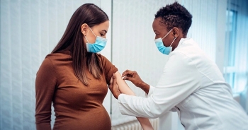 Mỹ hối thúc phụ nữ mang thai tiêm vắc xin Covid-19
