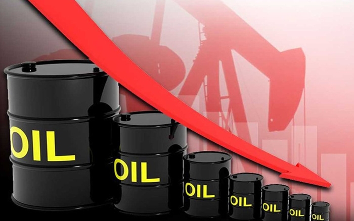 Giá xăng dầu hôm nay 27/11 lao dốc lịch sử, giảm tới 10 USD/thùng