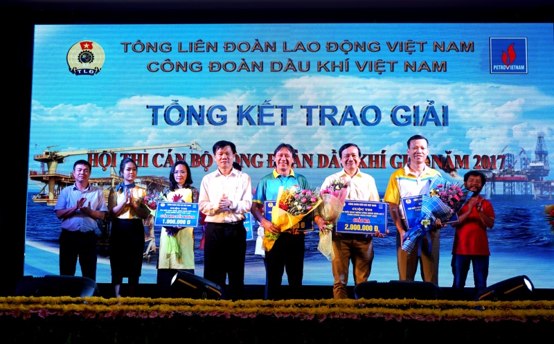 cd dkvn trao thuong cuoc thi online tim hieu hoat dong cong doan nam 2017