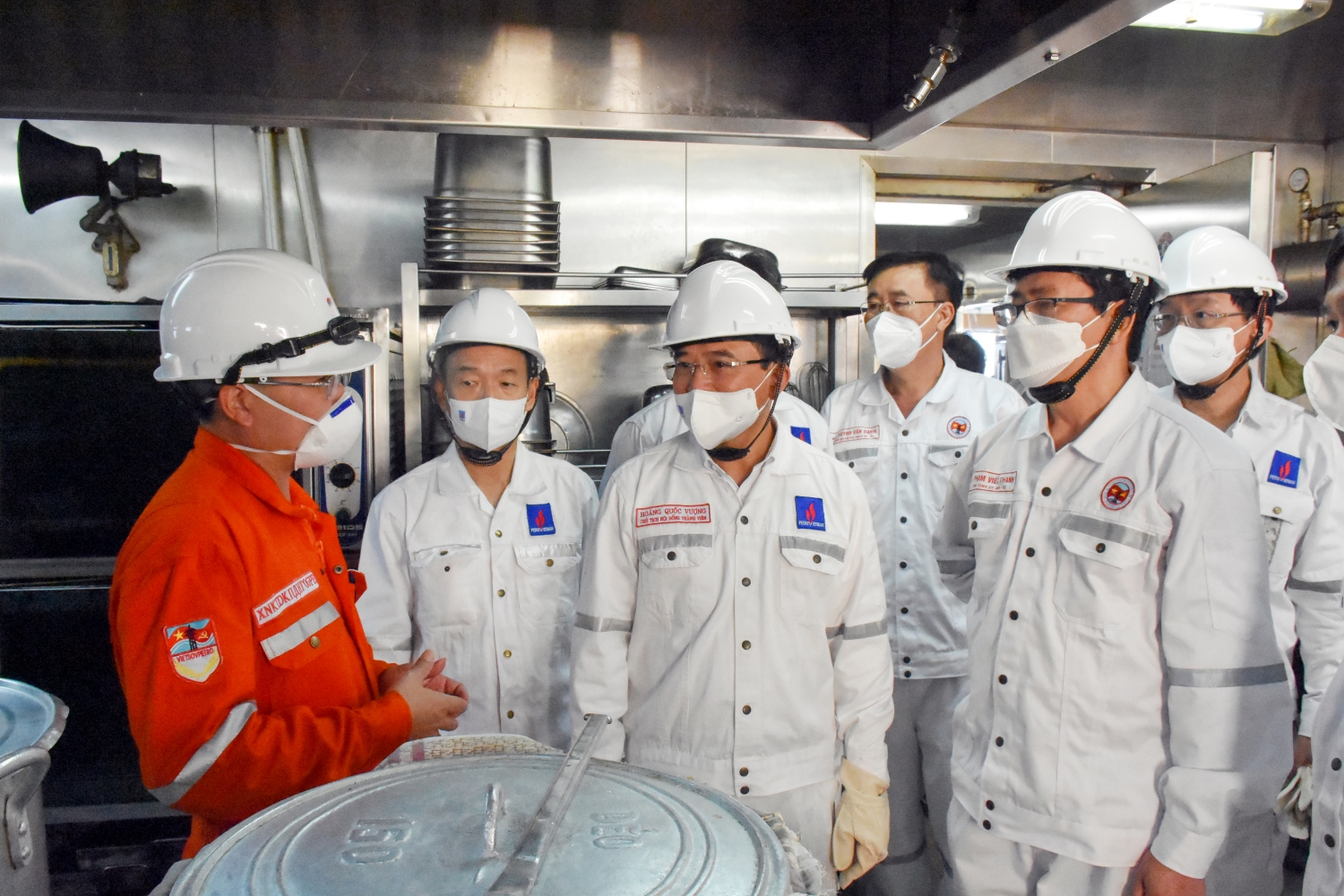 Lãnh đạo Đảng ủy Khối DNTW, tỉnh Bà Rịa - Vũng Tàu và Petrovietnam thăm và làm việc tại giàn CNTT 3 Lãnh đạo Đảng ủy Khối DNTW, tỉnh Bà Rịa - Vũng Tàu và Petrovietnam thăm và làm việc tại giàn CNTT 3