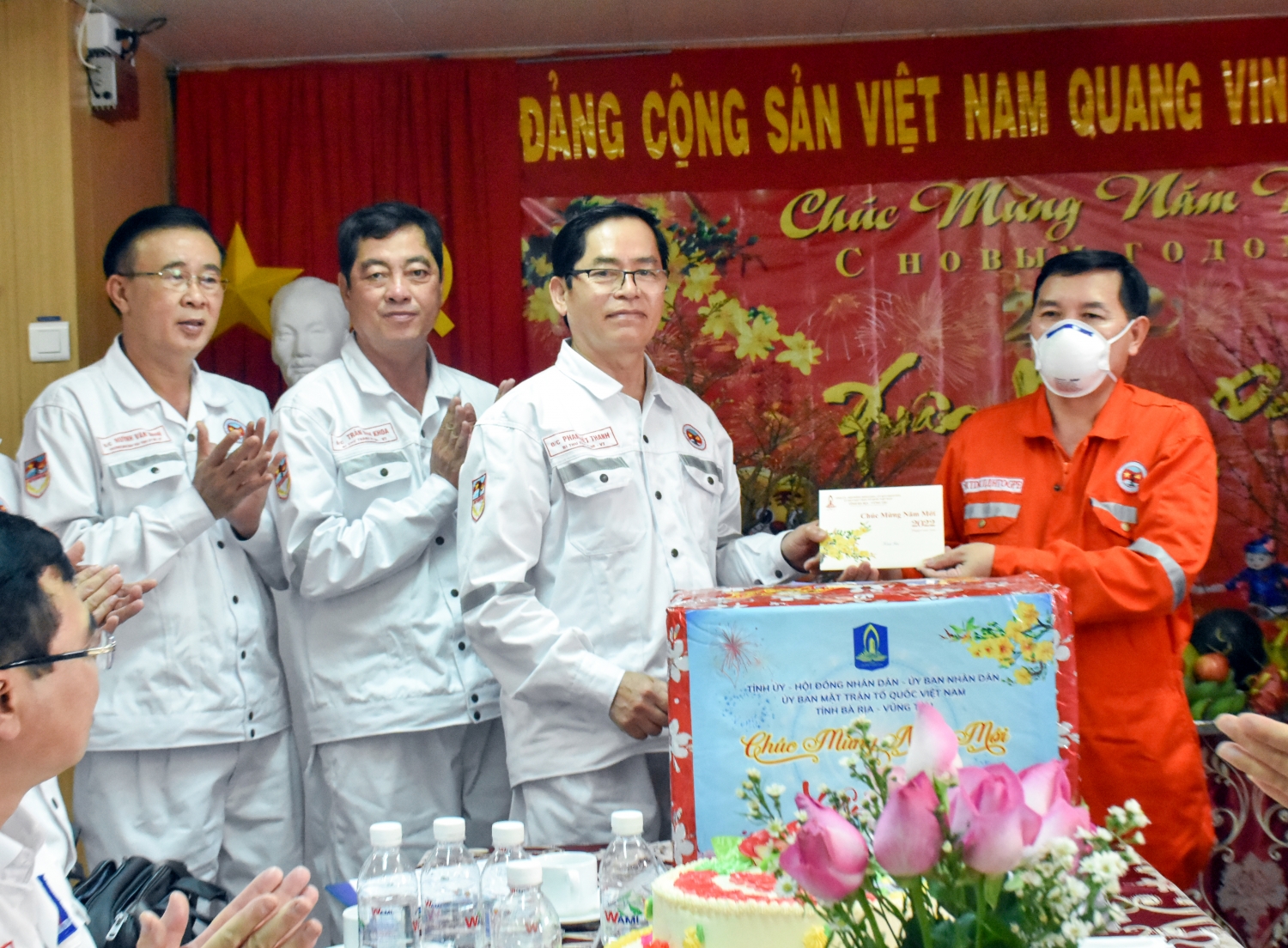 Lãnh đạo Đảng ủy Khối DNTW, tỉnh Bà Rịa - Vũng Tàu và Petrovietnam thăm và làm việc tại giàn CNTT 3 Lãnh đạo Đảng ủy Khối DNTW, tỉnh Bà Rịa - Vũng Tàu và Petrovietnam thăm và làm việc tại giàn CNTT 3