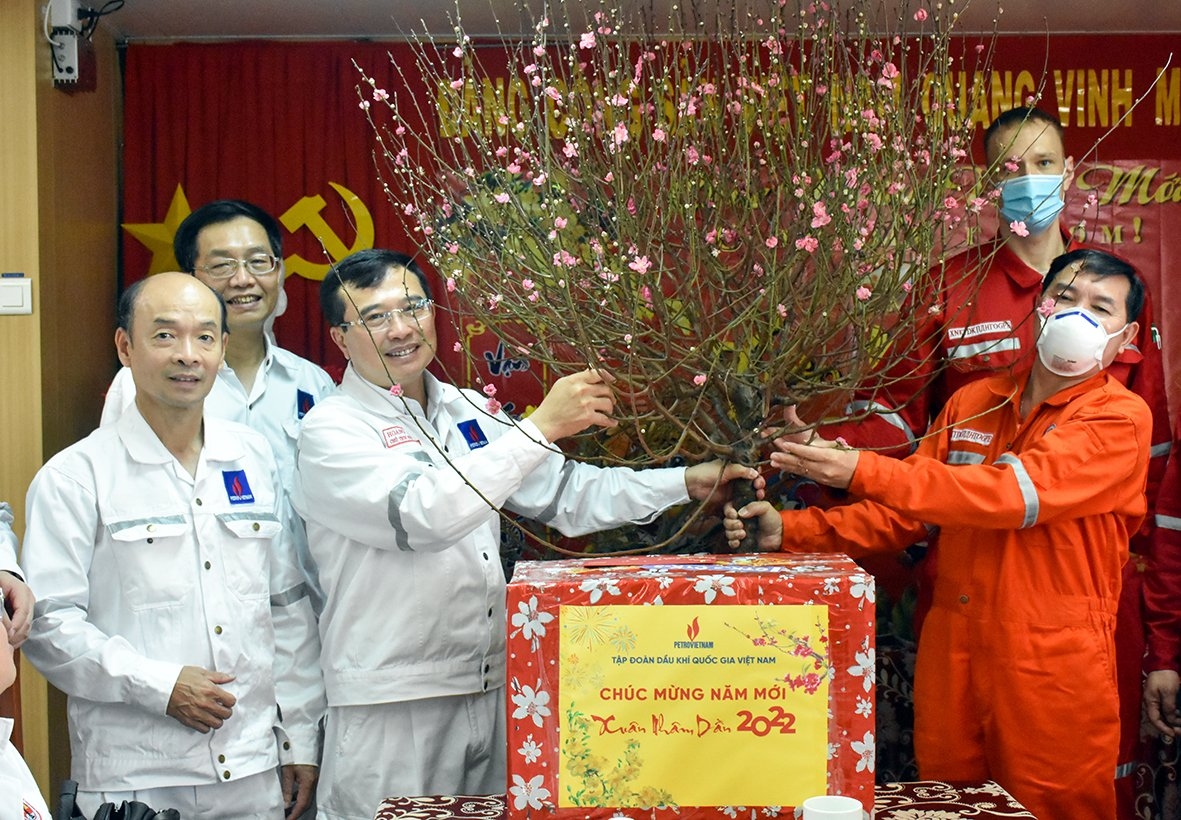 Lãnh đạo Đảng ủy Khối DNTW, tỉnh Bà Rịa - Vũng Tàu và Petrovietnam thăm và làm việc tại giàn CNTT 3 Lãnh đạo Đảng ủy Khối DNTW, tỉnh Bà Rịa - Vũng Tàu và Petrovietnam thăm và làm việc tại giàn CNTT 3