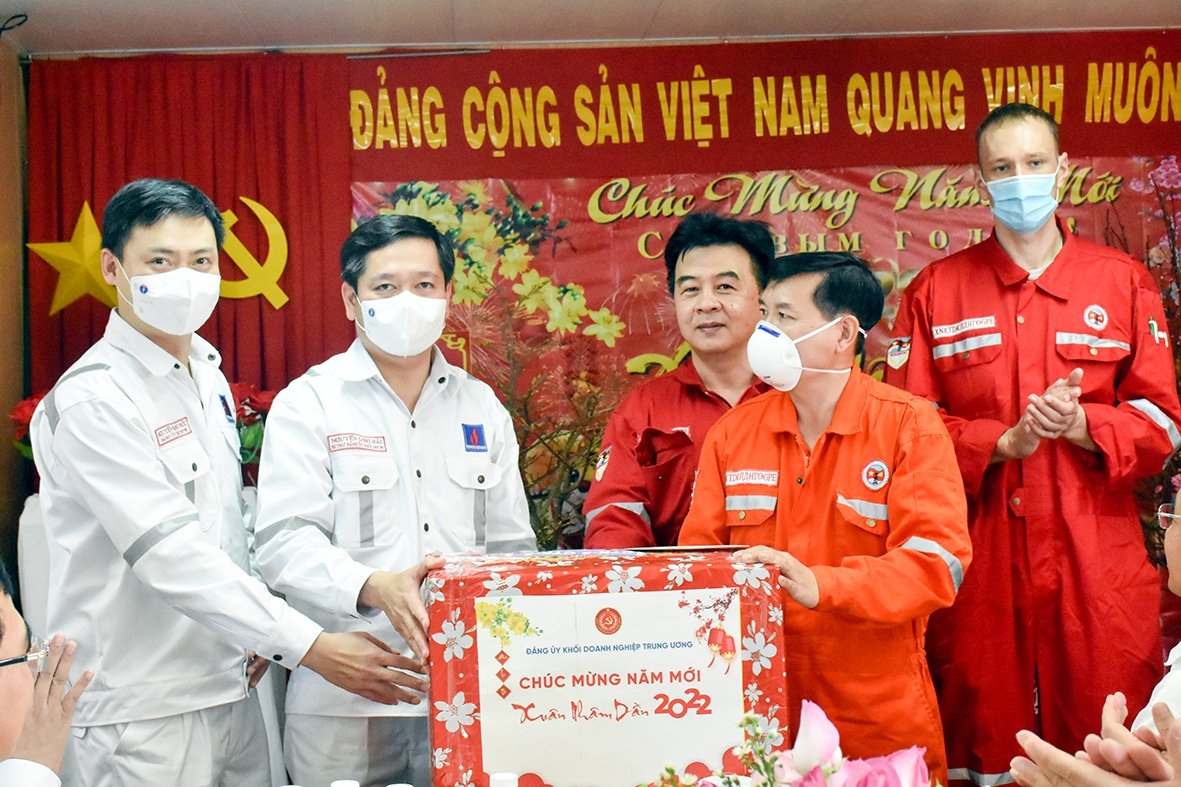 Lãnh đạo Đảng ủy Khối DNTW, tỉnh Bà Rịa - Vũng Tàu và Petrovietnam thăm và làm việc tại giàn CNTT 3 Lãnh đạo Đảng ủy Khối DNTW, tỉnh Bà Rịa - Vũng Tàu và Petrovietnam thăm và làm việc tại giàn CNTT 3