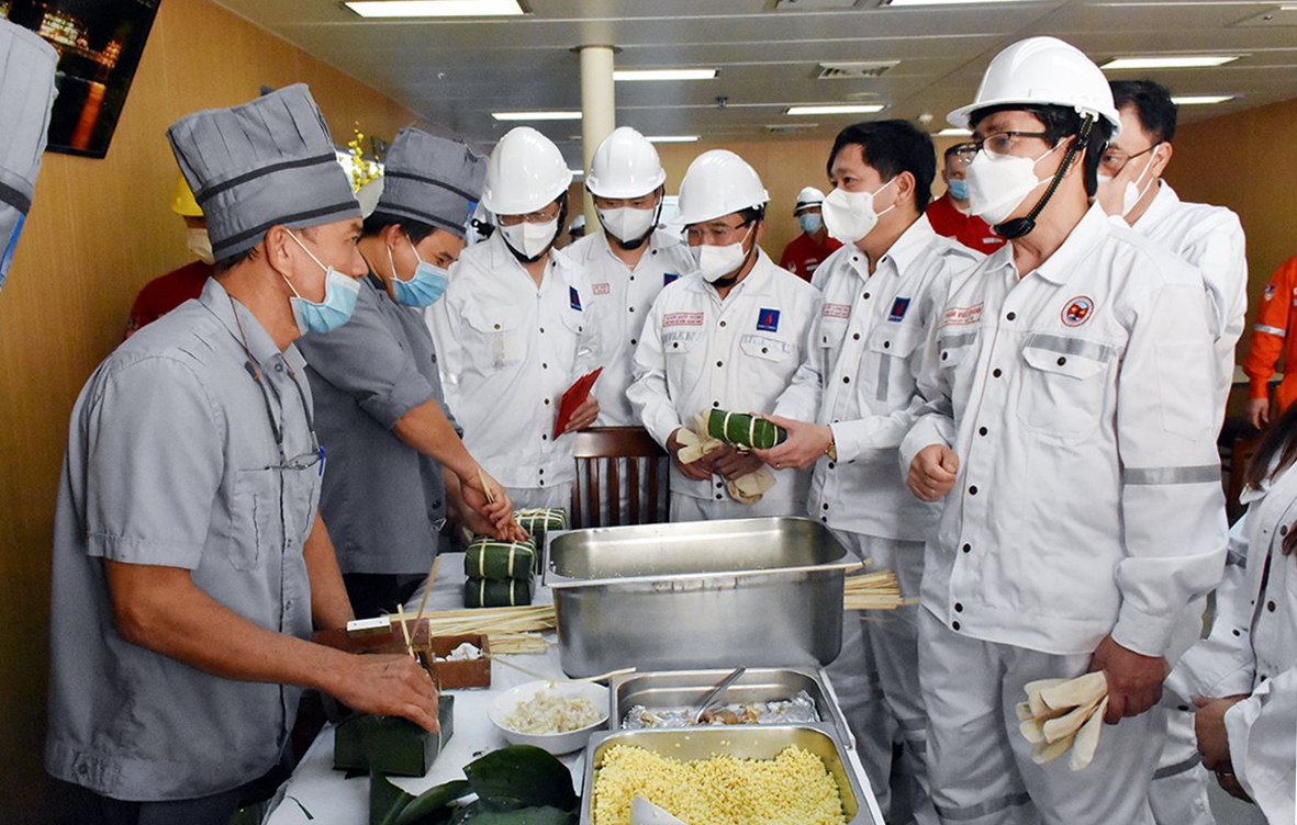 Lãnh đạo Đảng ủy Khối DNTW, tỉnh Bà Rịa - Vũng Tàu và Petrovietnam thăm và làm việc tại giàn CNTT 3 Lãnh đạo Đảng ủy Khối DNTW, tỉnh Bà Rịa - Vũng Tàu và Petrovietnam thăm và làm việc tại giàn CNTT 3