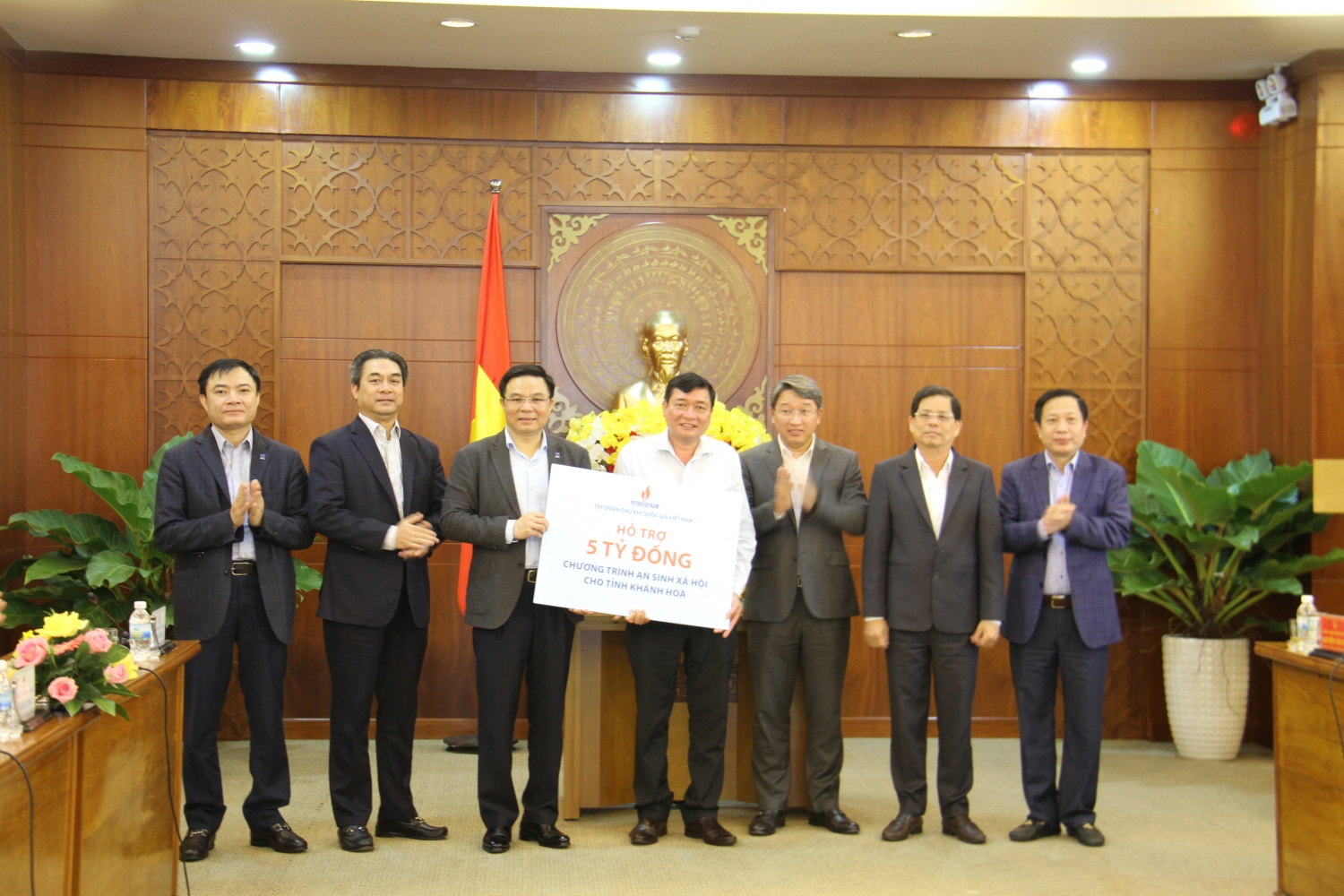 Petrovietnam trao 5 tỷ đồng hỗ trợ tỉnh Khánh Hòa thực hiện các hoạt động ASXH trên địa bàn tỉnh
