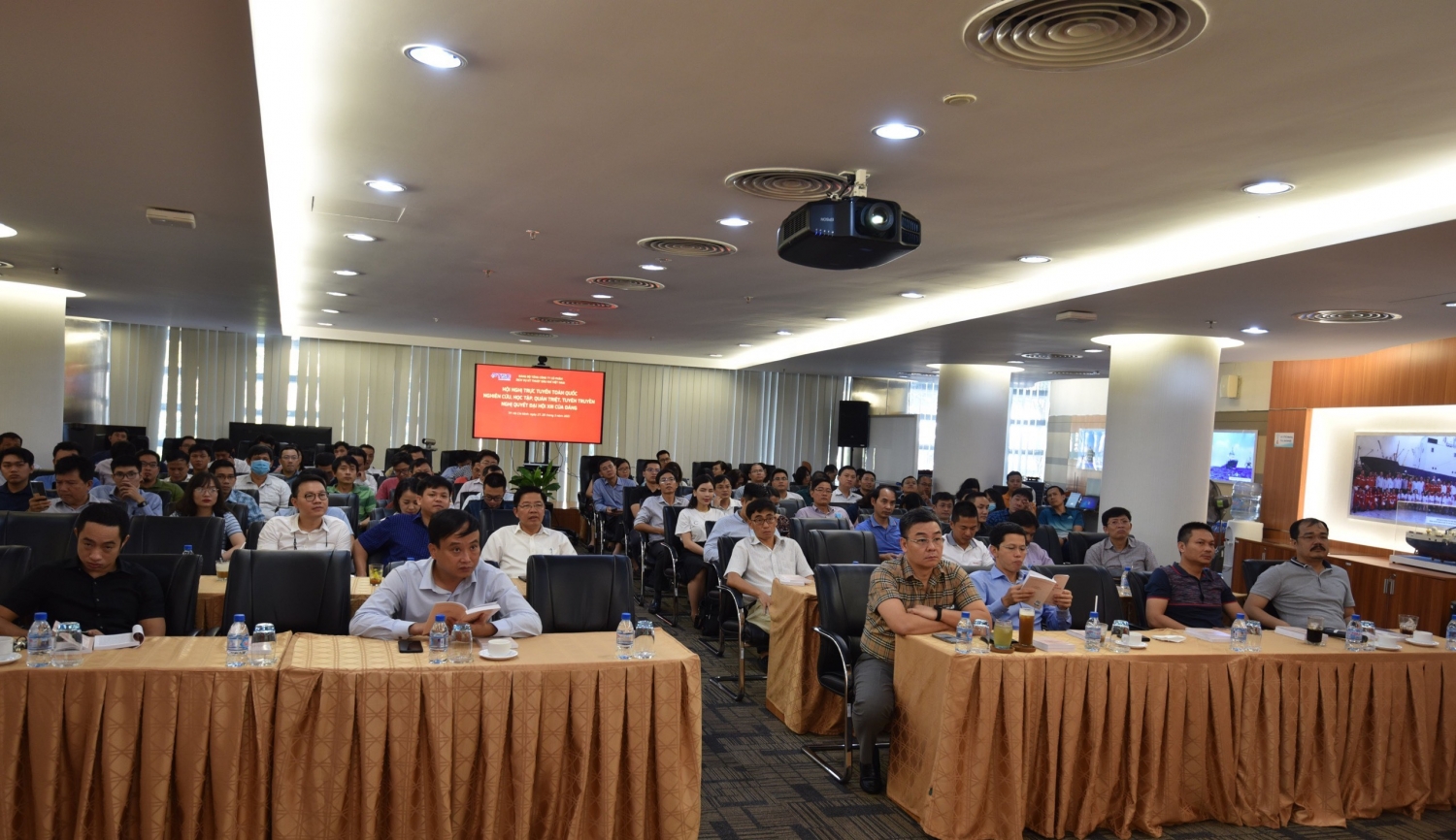 Đảng bộ Tập đoàn Dầu khí Quốc gia Việt Nam tham gia học tập, quán triệt Nghị quyết Đại hội XIII của Đảng Đảng bộ Tập đoàn Dầu khí Quốc gia Việt Nam tham gia học tập, quán triệt Nghị quyết Đại hội XIII của Đảng