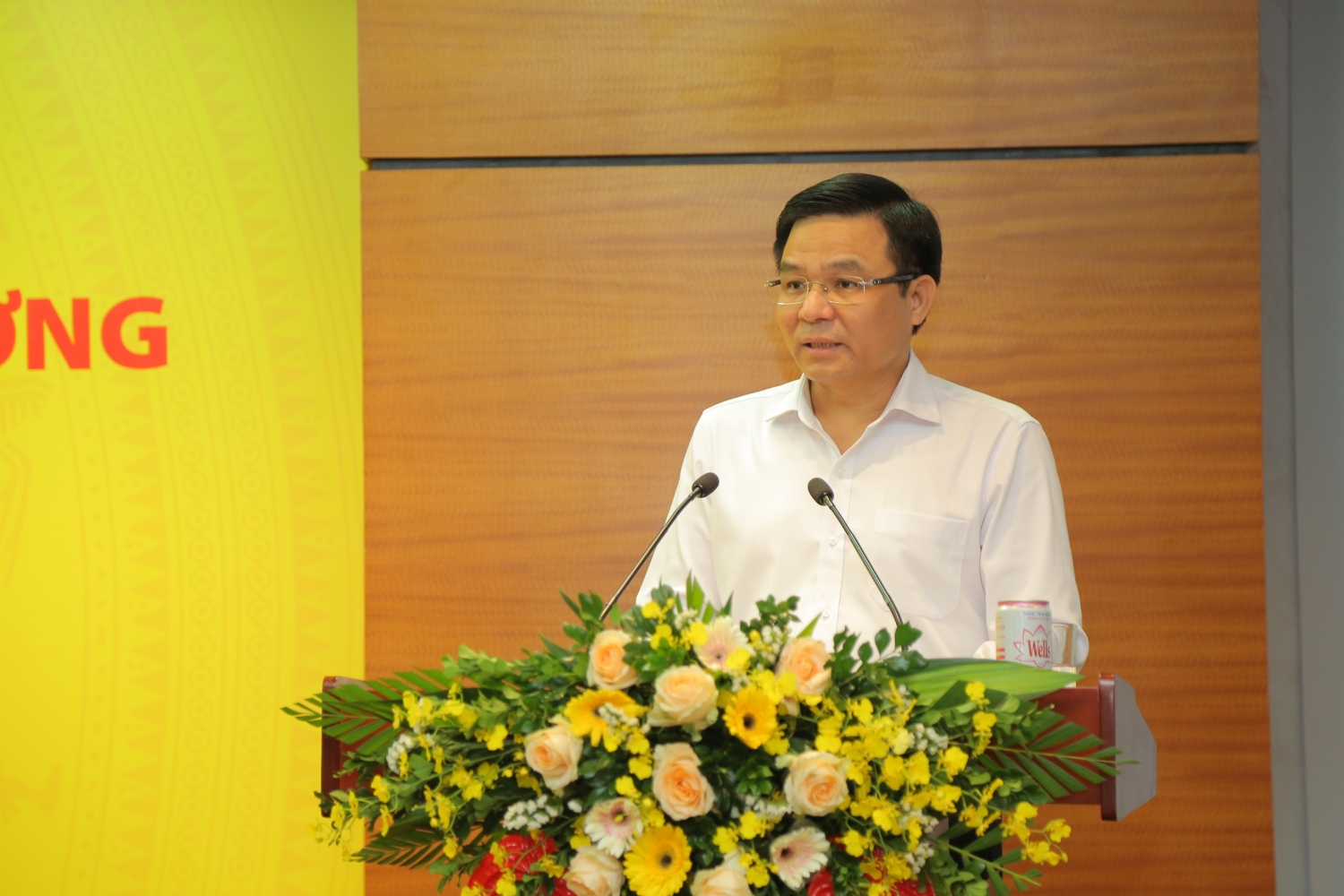 Bộ trưởng Nguyễn Hồng Diên làm việc với Tập đoàn Dầu khí Việt Nam Bộ trưởng Nguyễn Hồng Diên làm việc với Tập đoàn Dầu khí Việt Nam