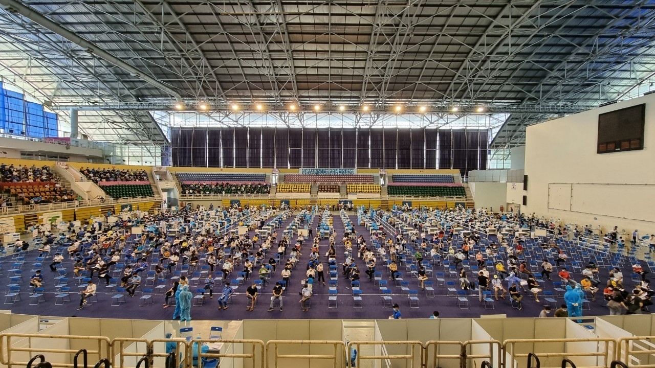 Petrovietnam với “chiến dịch” tiêm vắc-xin và mục tiêu kép