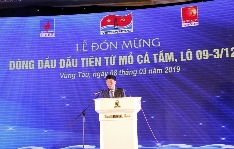 le don dong dau dau tien tu mo ca tam niem vui chung cua ca nuoc