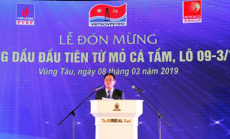 le don dong dau dau tien tu mo ca tam niem vui chung cua ca nuoc