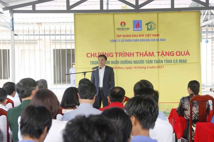 Tổng giám đốc Petrovietnam Lê Mạnh Hùng thăm và tặng quà tại Trung tâm nuôi dưỡng người tâm thần Cà Mau Tổng giám đốc Petrovietnam Lê Mạnh Hùng thăm và tặng quà tại Trung tâm nuôi dưỡng người tâm thần Cà Mau