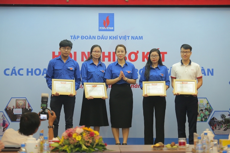 Sơ kết các hoạt động xã hội trong Petrovietnam: Tự hào hình ảnh người lao động Dầu khí Việt Nam Sơ kết các hoạt động xã hội trong Petrovietnam: Tự hào hình ảnh người lao động Dầu khí Việt Nam