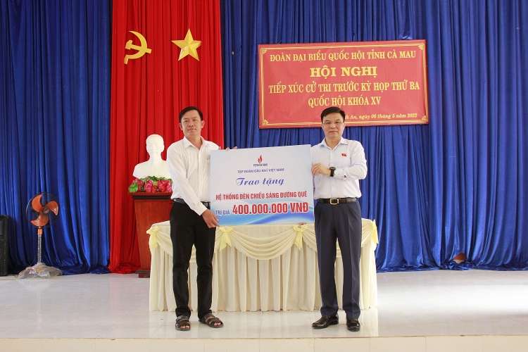 Đồng chí Lê Mạnh Hùng tiếp xúc cử tri xã Khánh An, huyện U Minh, tỉnh Cà Mau