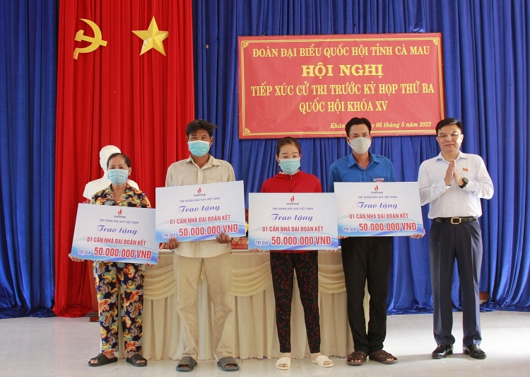 Đồng chí Lê Mạnh Hùng tiếp xúc cử tri xã Khánh An, huyện U Minh, tỉnh Cà Mau