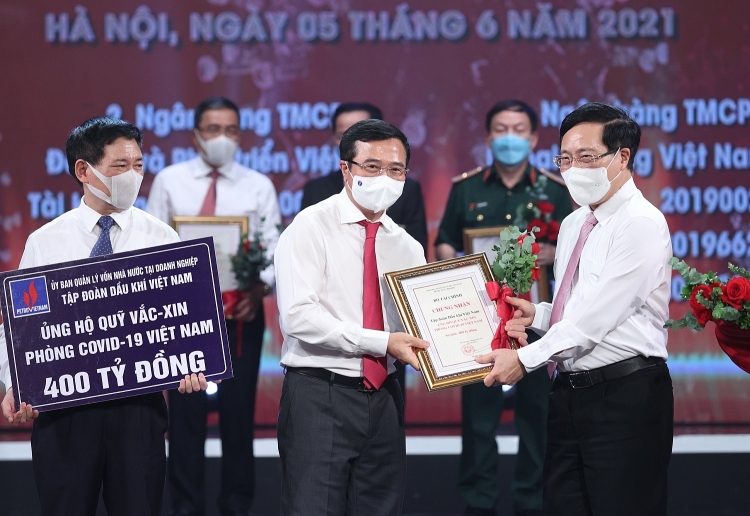 Phân bón Cà Mau góp 5 tỷ đồng vào Quỹ vắc-xin, cùng cả nước phòng chống Covid-19