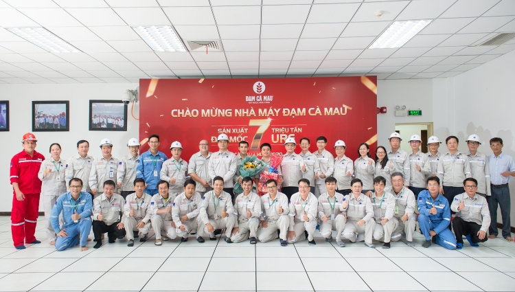 Đạm Cà Mau cán mốc 7 triệu tấn urê dam ca mau can moc 7 trieu tan ure