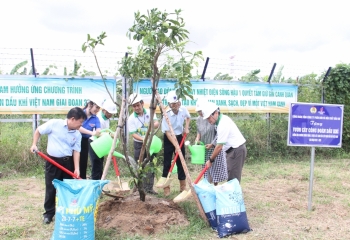 PVFCCo tham gia chương trình trồng 03 triệu cây xanh của Petrovietnam tại NMNĐ Sông Hậu 1