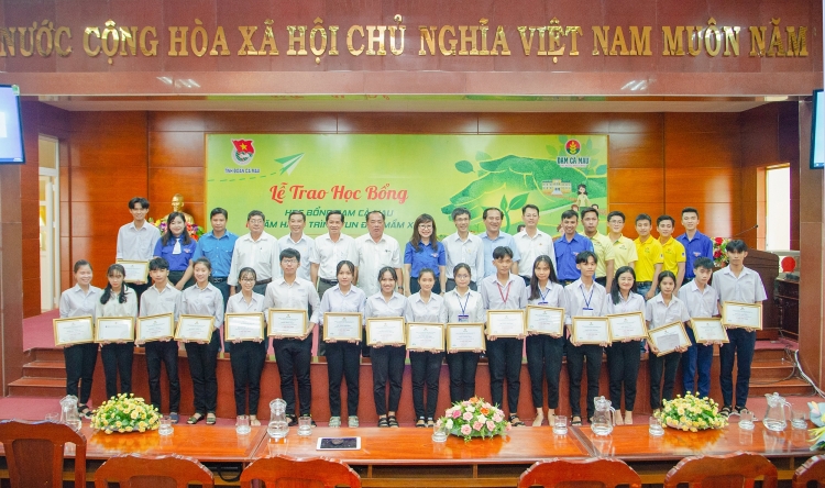 nhung suat hoc bong dac biet cua dam ca mau