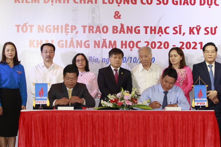 Phân bón Cà Mau trao 30 suất học bổng cho sinh viên PVU Phân bón Cà Mau trao 30 suất học bổng cho sinh viên PVU