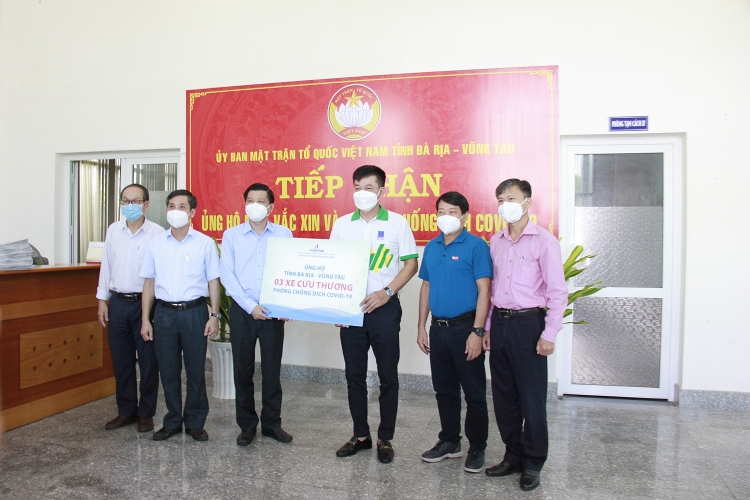 Tỉnh Bà Rịa - Vũng Tàu tiếp nhận 3 xe cứu thương phục vụ công tác phòng, chống dịch COVID-19 do Petrovietnam trao tặng
