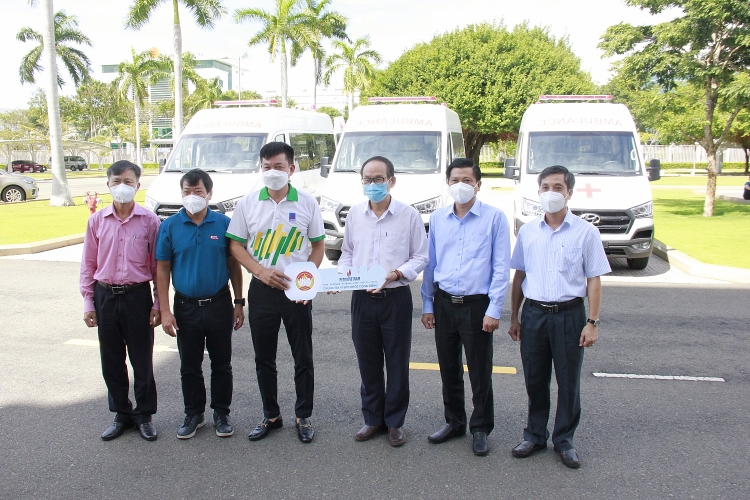 Tỉnh Bà Rịa - Vũng Tàu tiếp nhận 3 xe cứu thương phục vụ công tác phòng, chống dịch COVID-19 do Petrovietnam trao tặng