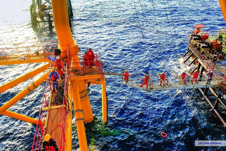 GS.TSKH Hồ Sĩ Thoảng: Petrovietnam hợp sức vững tay chèo và dong buồm đi tiếp