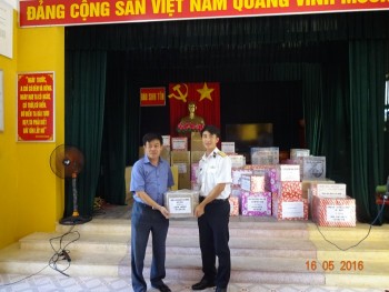 Công đoàn PVC thăm, tặng quà tại huyện đảo Trường Sa