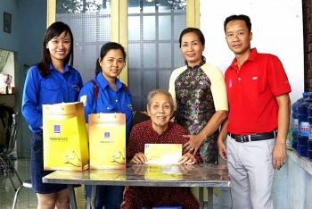 PV GAS D thăm và tặng quà các Mẹ Việt Nam Anh hùng